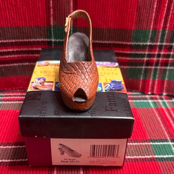 Just The Right Shoe Textured Tan Slingback Heels - Picture 4 of 6